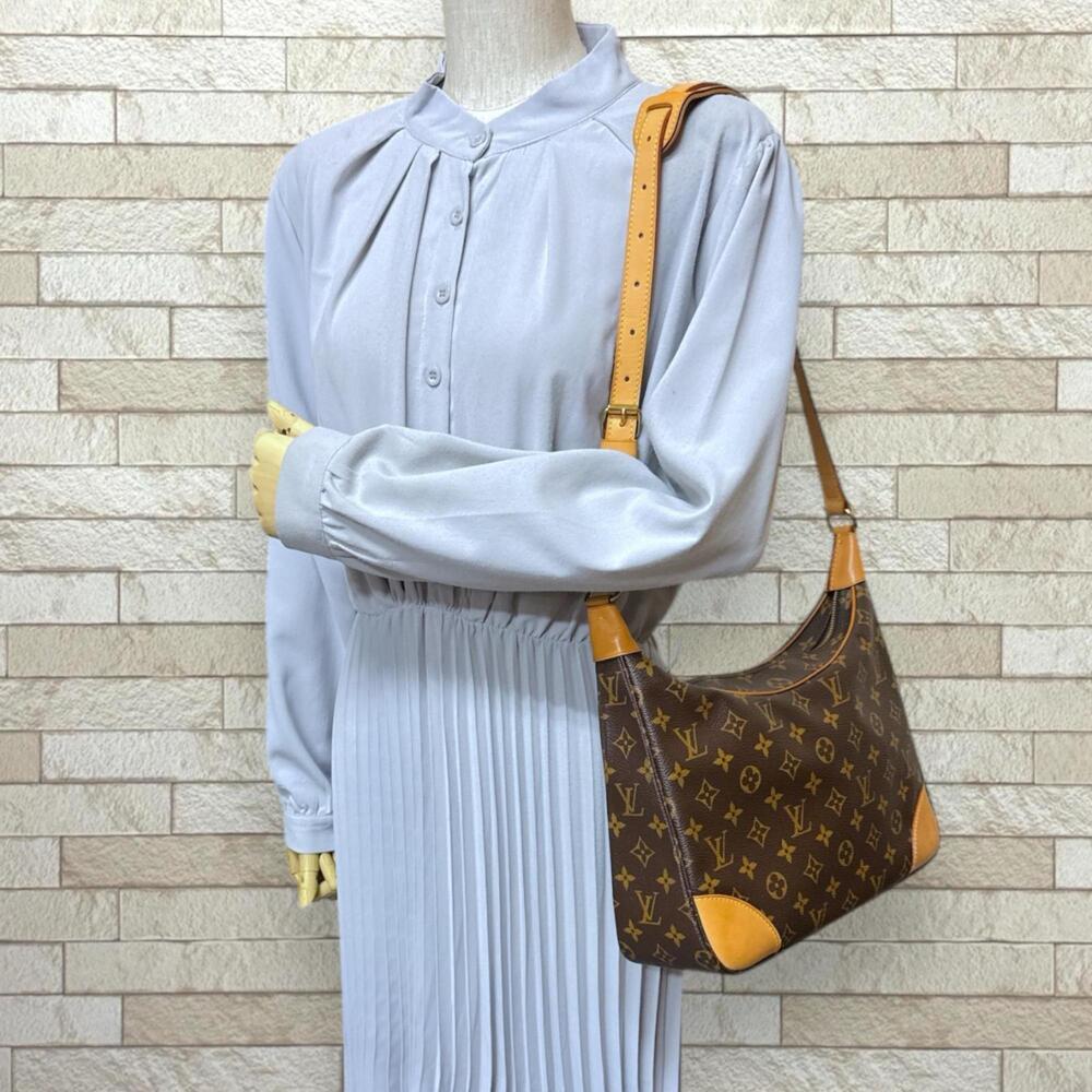 LOUIS VUITTON Authentic Brown Monogram Canvas Boulogne 30 Shoulder Bag - Picture 2 of 13